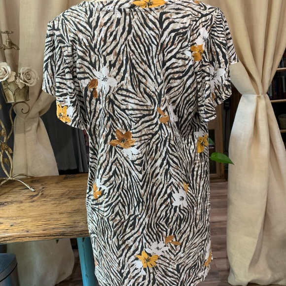 t.la zebra floral shirt - Picture 3 of 4